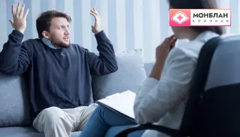 Психолог может оказывать постоянную поддержку людям с расстройством. Пациент на приёме у психолога